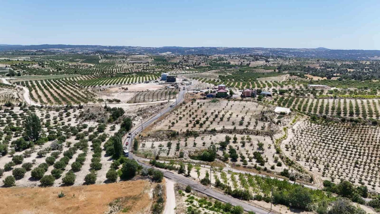 Gülnarda 8 kilometrelik yol yenilendi