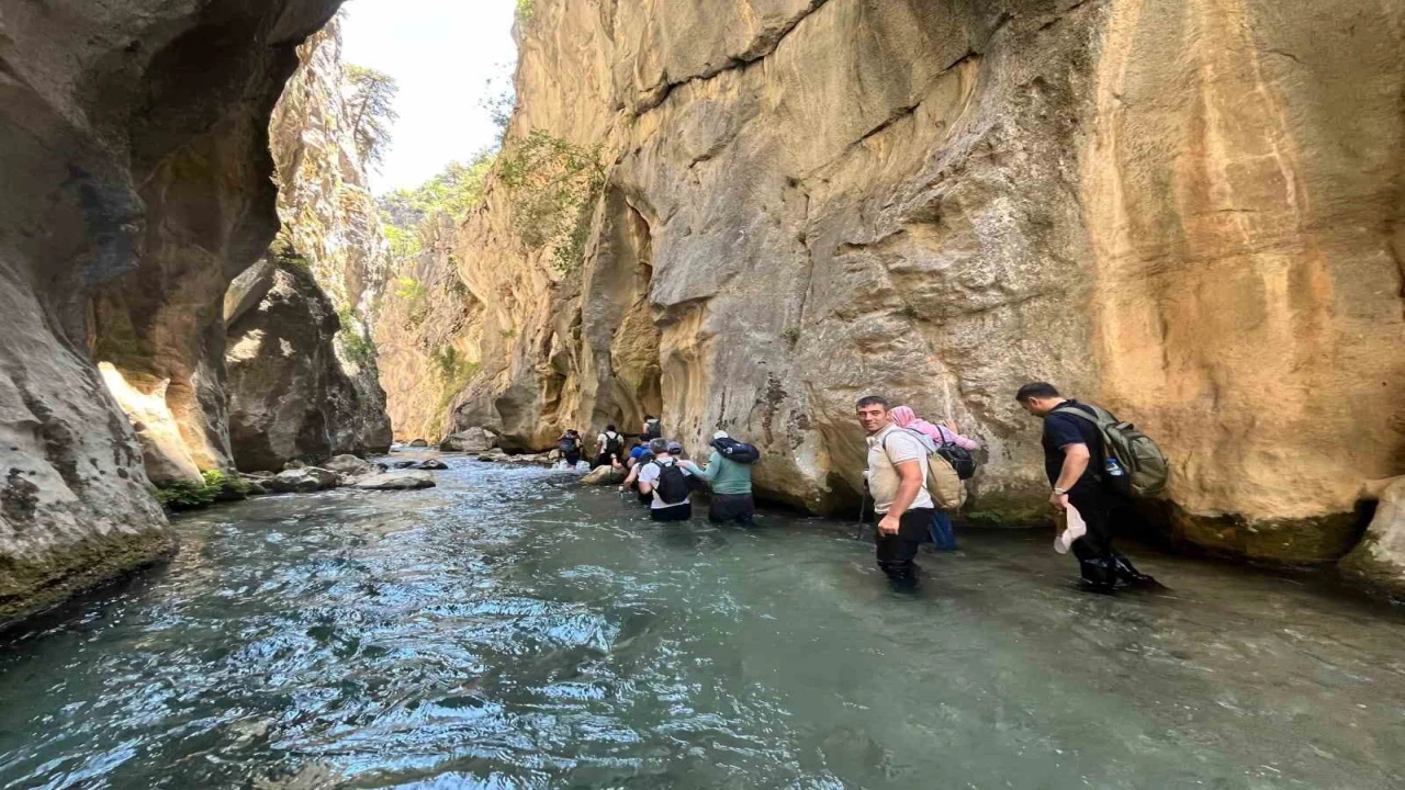 Hançer ve Hapis Kanyonuna ziyaretçi akını