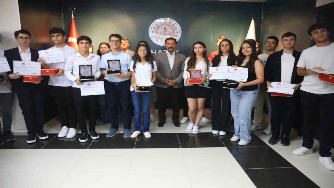 Hatay'da LGS ve YKS'de başarılı olan öğrenciler ödüllendirildi