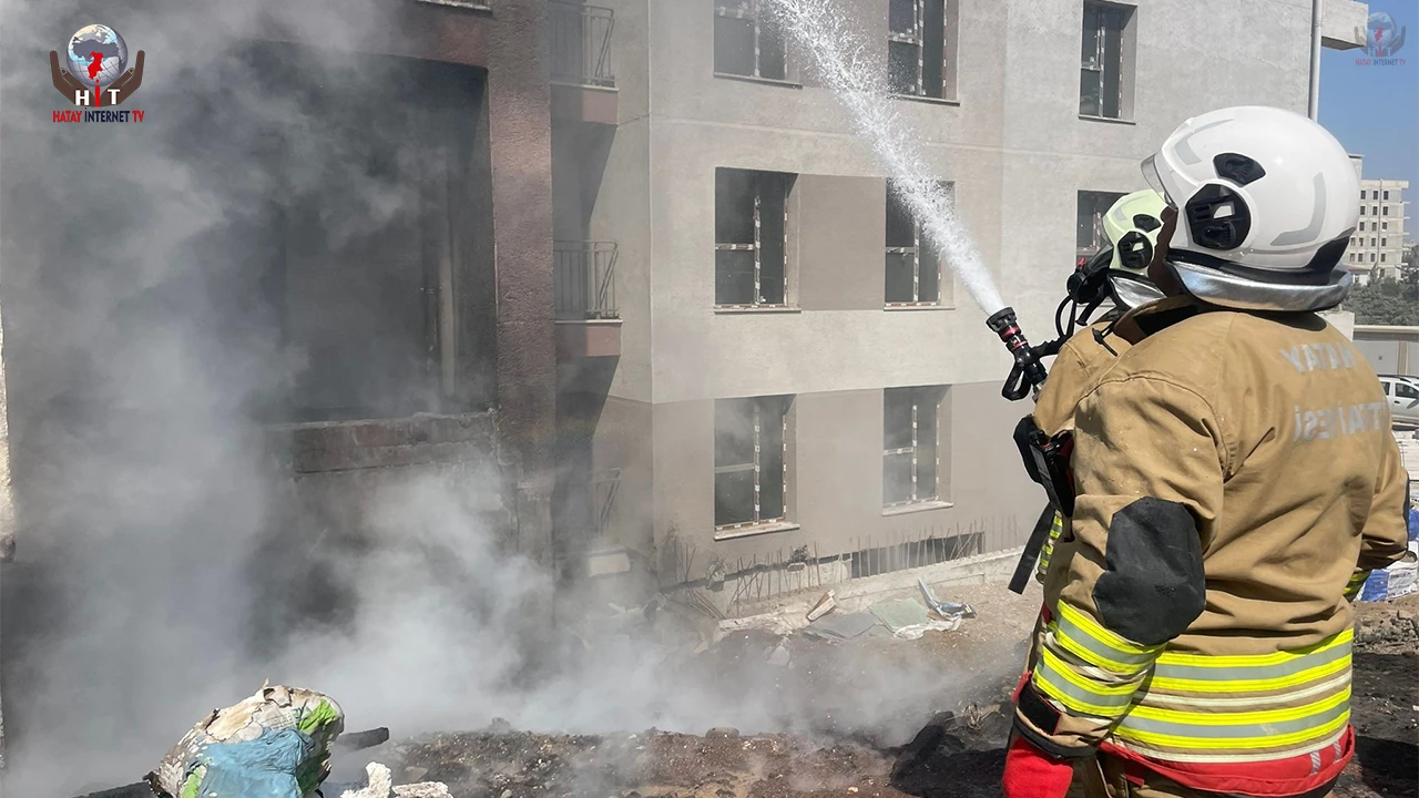 Hatay'da şantiye yangını büyümeden söndürüldü