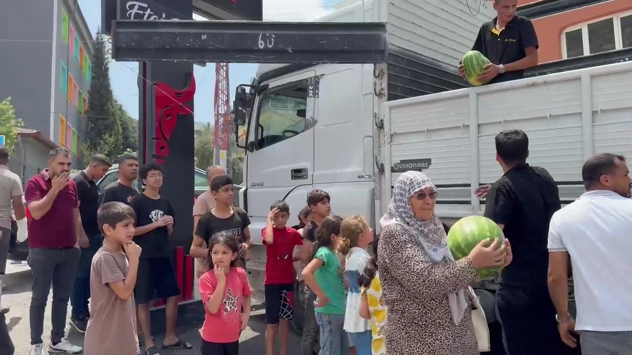 Hatay'da 20 Ton Karpuz Bedava Dağıtıldı