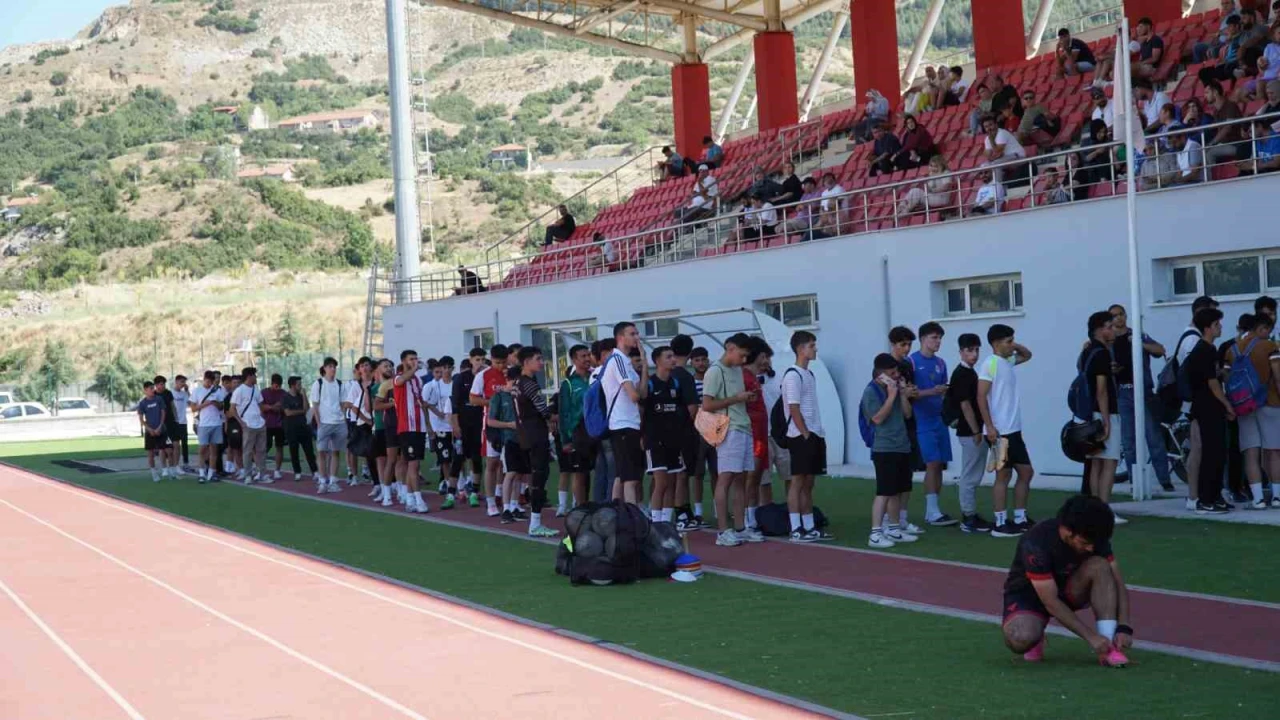 Isparta32spor seçmelerine ilk gün 300e yakın genç katıldı