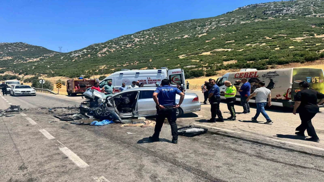 Ispartada 2 otomobil çarpıştı: 1 ölü, 9 yaralı
