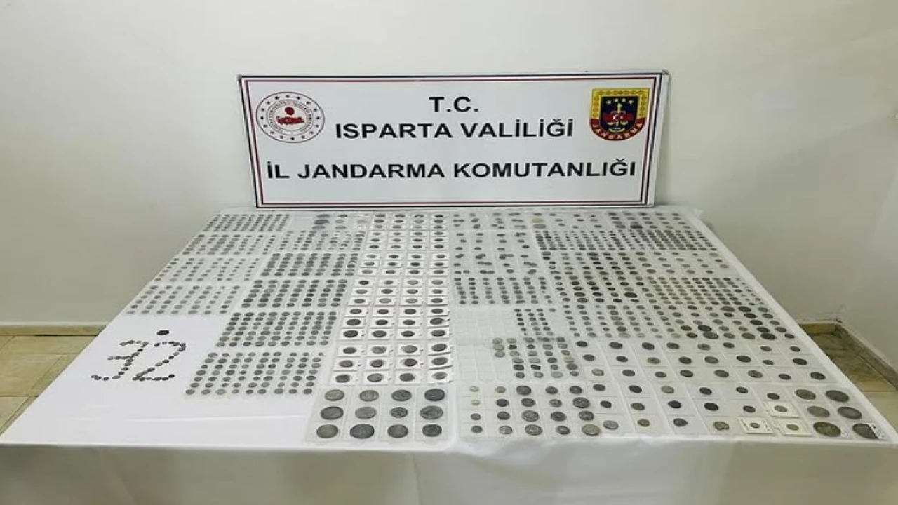 Ispartada jandarmadan tarihi eser operasyonu: Bin 155 sikke ele geçirildi