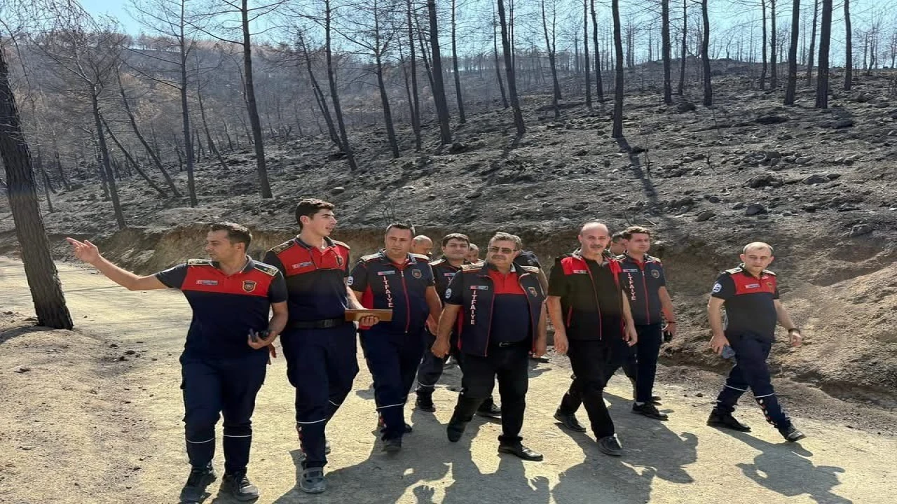 İtfaiye yetkilileri Antakyada orman yangının yaşandığı bölgede inceleme yaptı