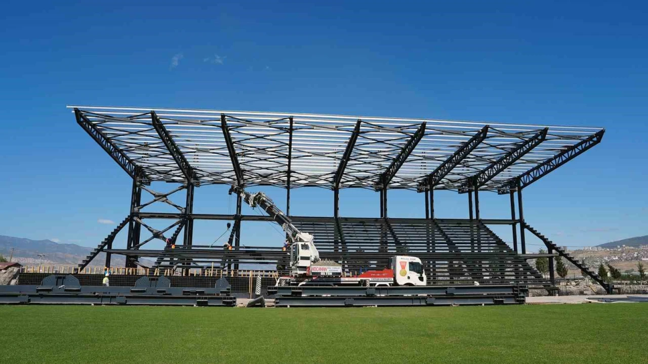 Kahramanmaraşın yeni futbol sahası hızla yapılıyor