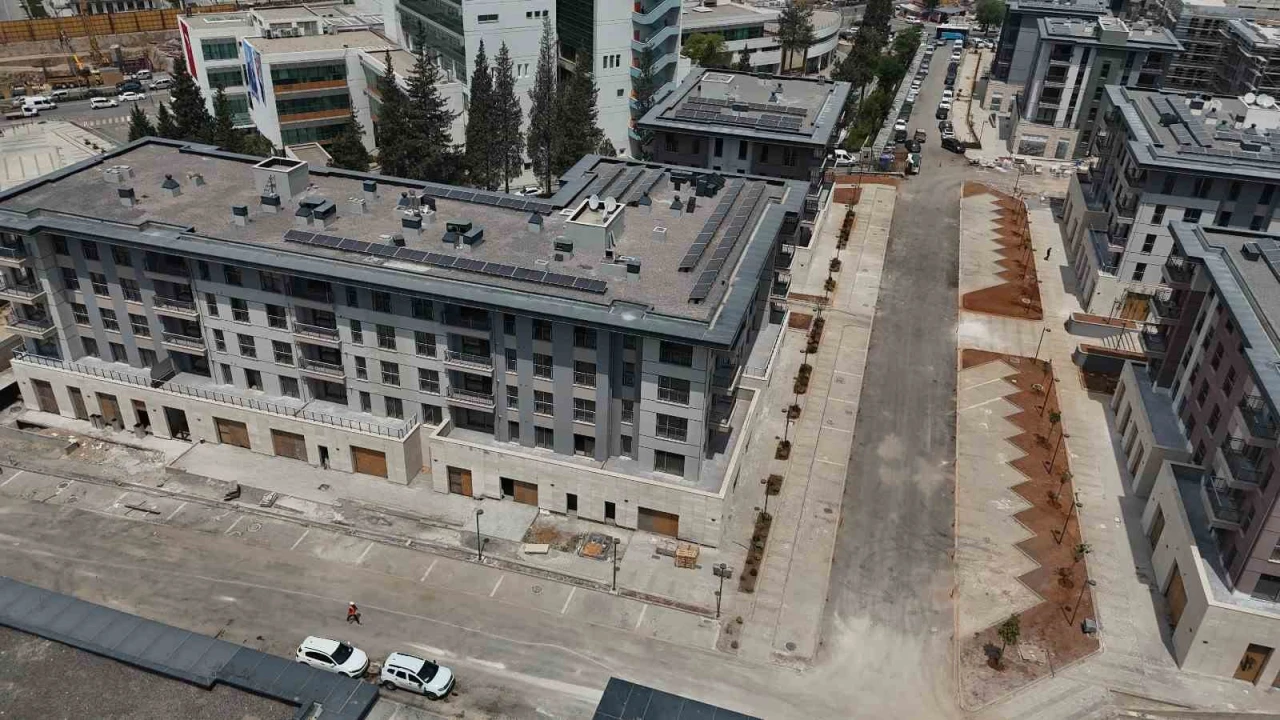 Kahramanmaraşta deprem konutları yükseliyor, şehir merkezi yeniden ayağa kalkıyor