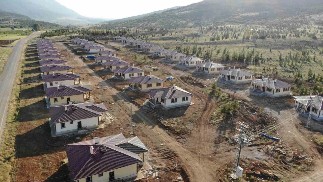 Kahramanmaraşta köy afet konutlarının yapımında sona gelindi