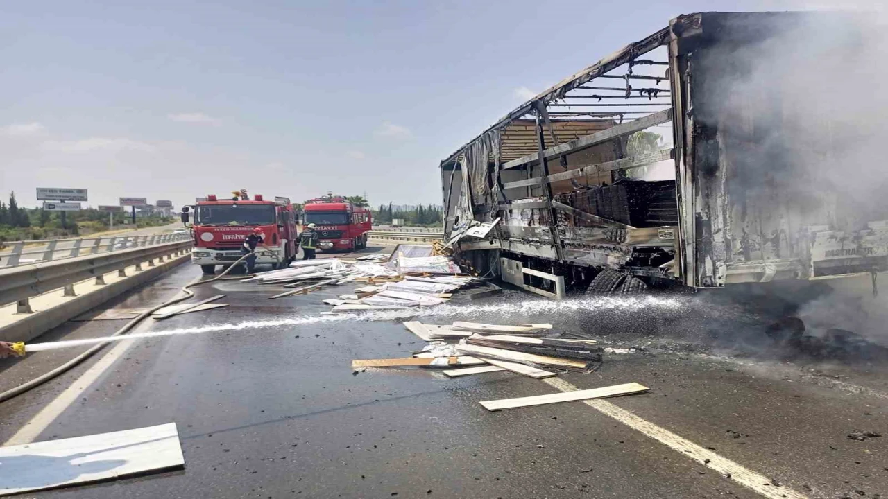 Kaza yapan tır alev alev yandı