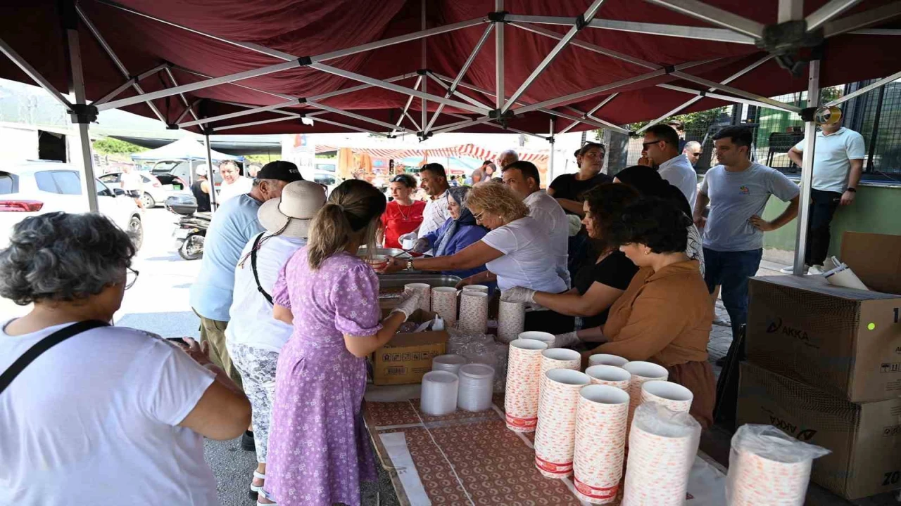 Kemer Belediyesinden aşure ikramı
