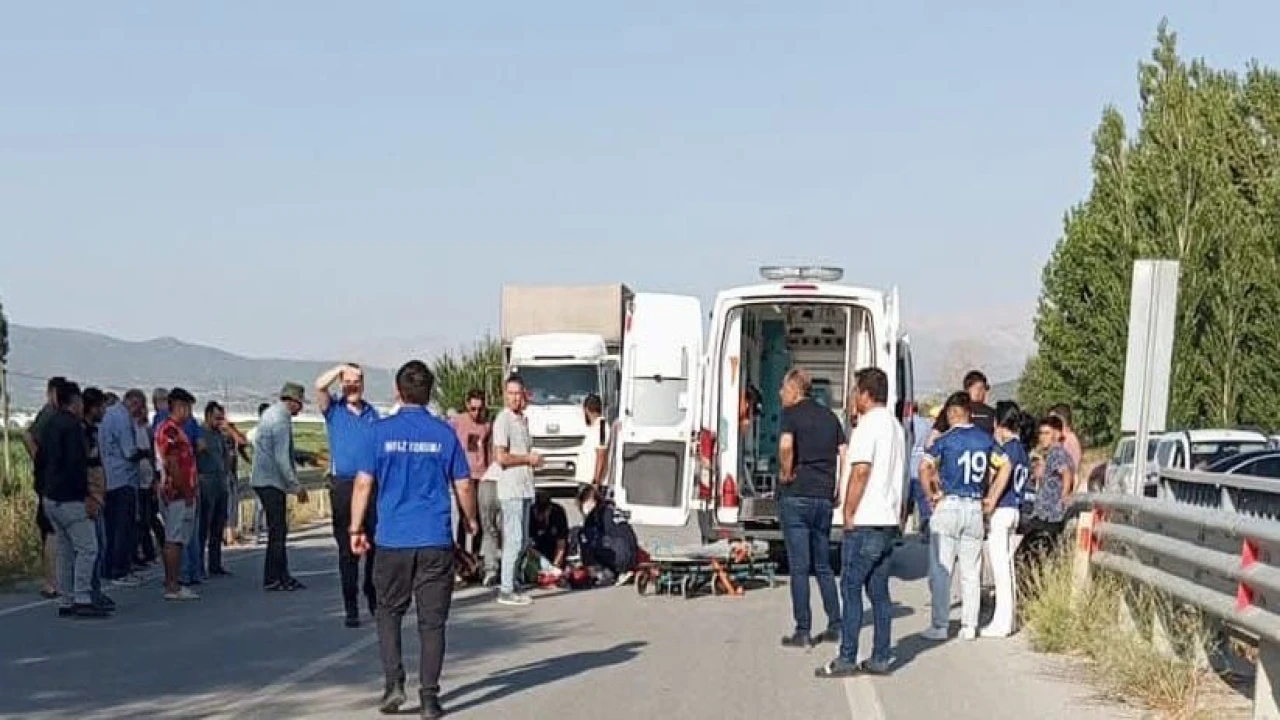 Lüks otomobile çarpan motosikletin sürücüsü ağır yaralandı