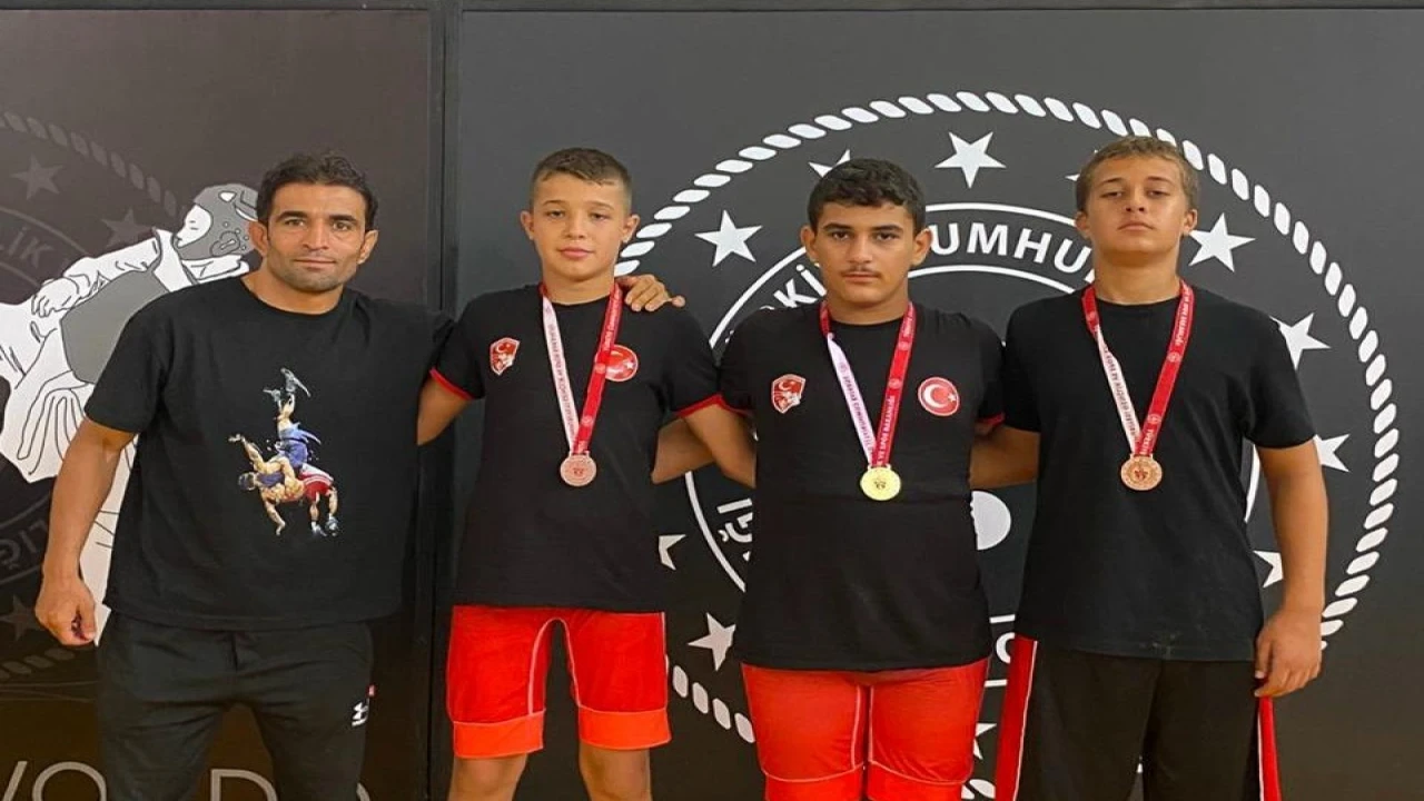 Manavgat Belediyesi Güreş Kulübünde minik sporculardan madalya yağmuru