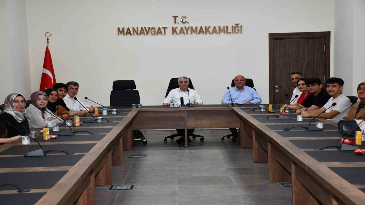 Manavgatın başarılı öğrencileri ödüllendirildi