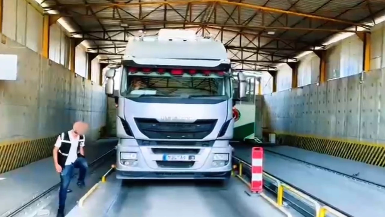 Mersin Limanında 2.5 milyon TL değerinde kaçak elektronik sigara tütünü ele geçirildi