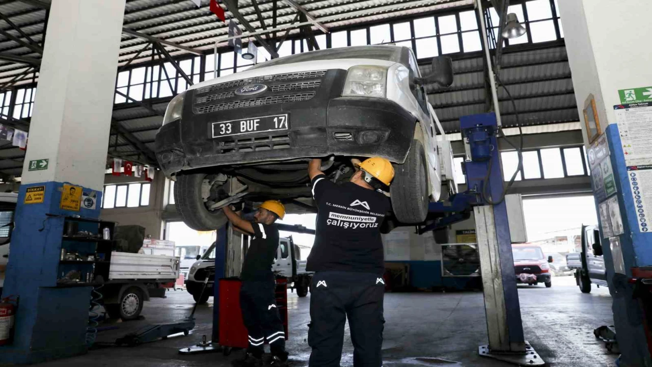 Mersinde belediye araçları kendi atölyelerinde onarılıyor
