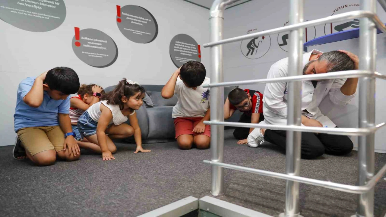 Mersinde çocuklara afet eğitimi