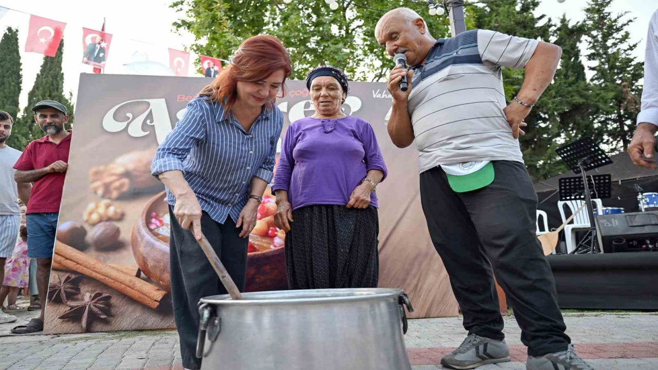 Mersinde kadınlar geleneksel aşure etkinliğinde bir araya geldi
