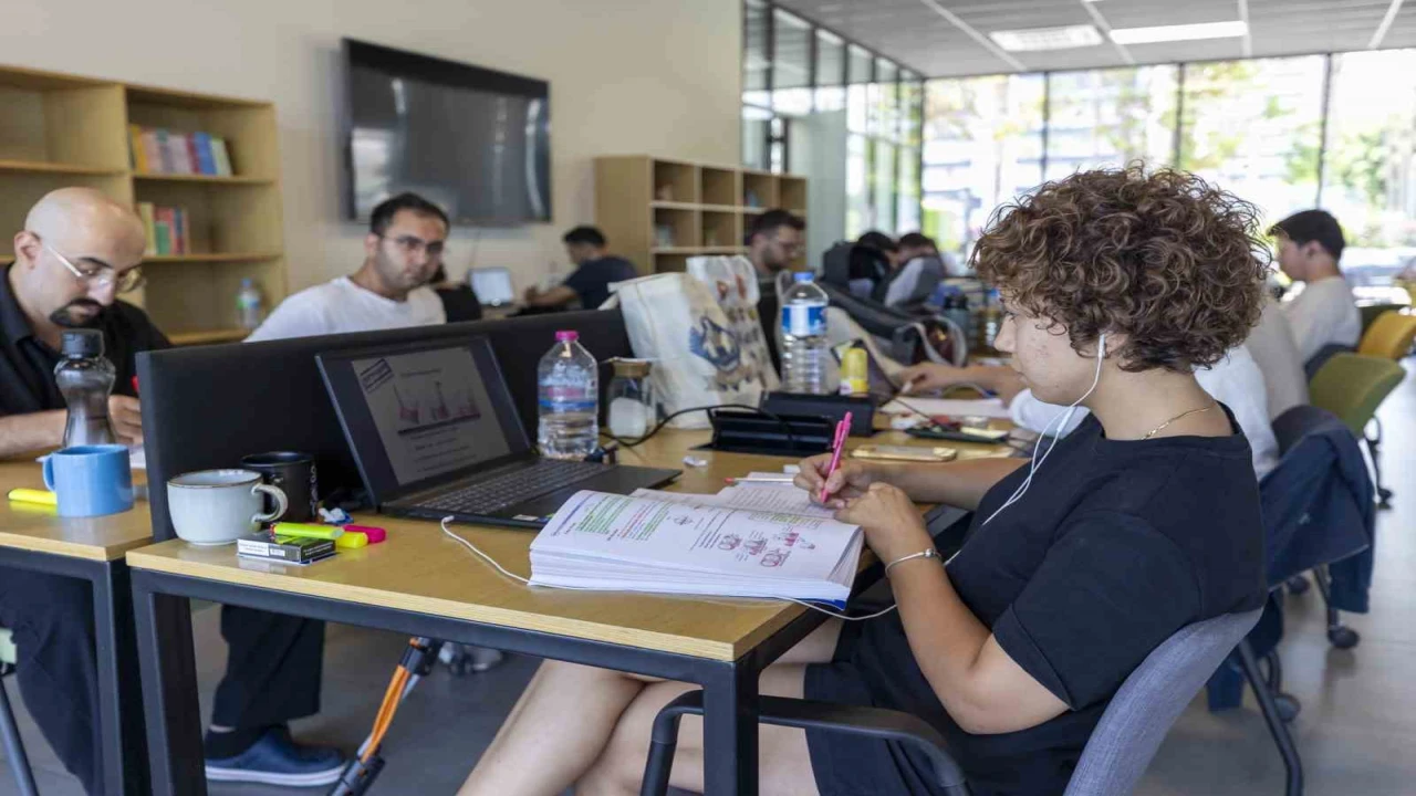 Mersinde okuma salonları yaz boyunca hizmette