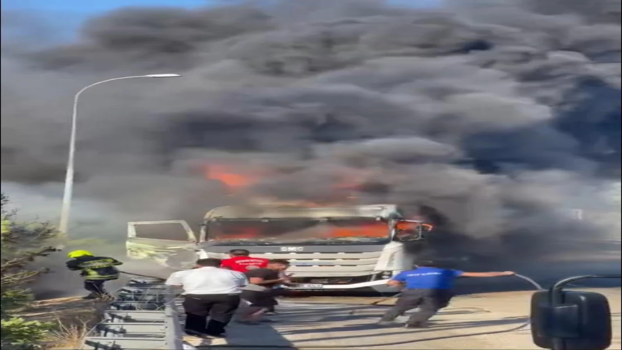 Mersinde tır alev alev yandı