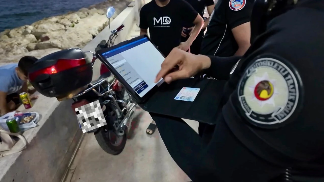 Mersinde yürüyüş yollarını ihlal eden araçlara 685 bin lira ceza