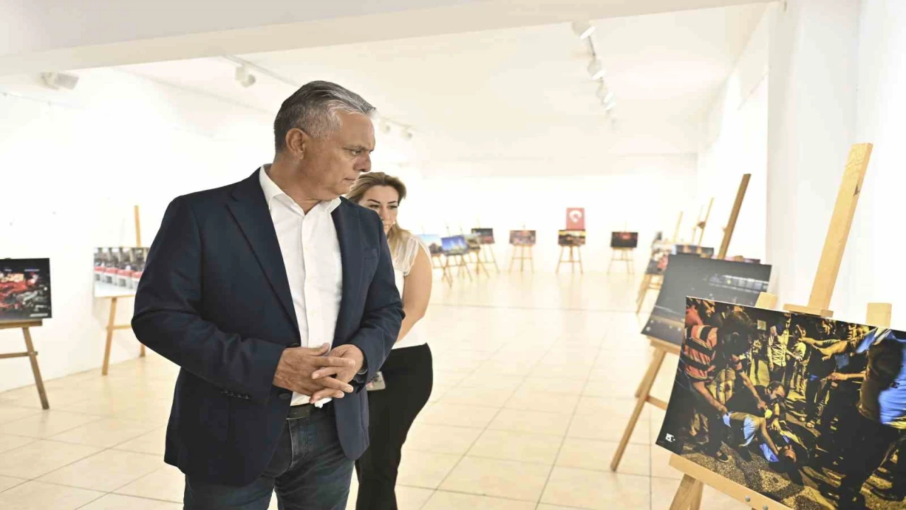 Muratpaşada 15 Temmuz anısına fotoğraf sergisi