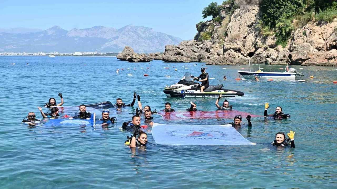 Muratpaşanın mavi bayrakları plajlara çekildi