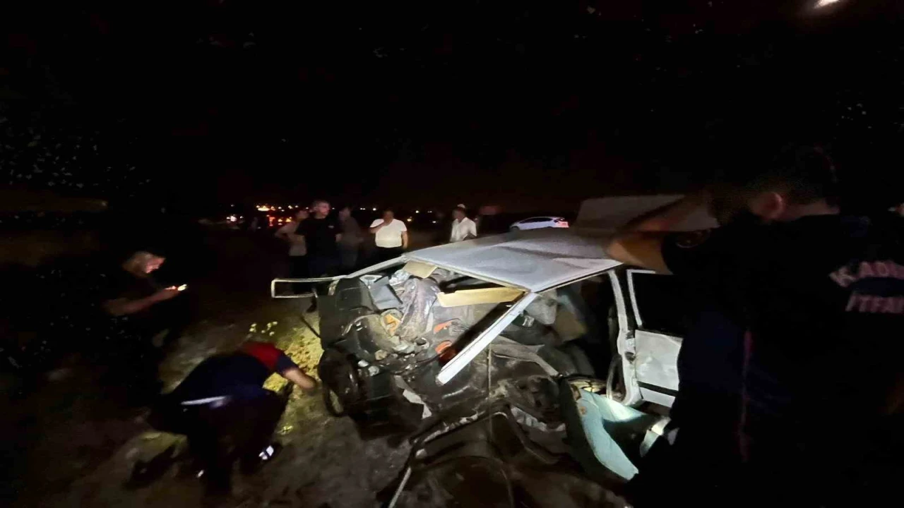 Osmaniyede 2 otomobilin karıştığı kazada 3 kişi yaralandı