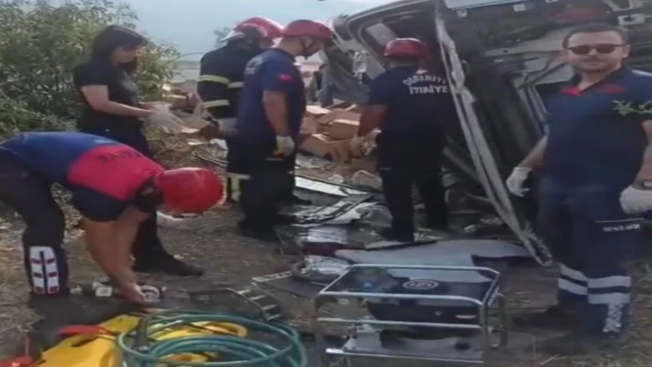 Osmaniyede devrilen tırın sürücüsü yaralandı