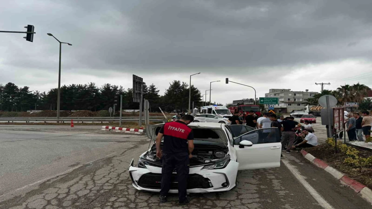 Osmaniyede iki otomobil çarpıştı: 2 yaralı