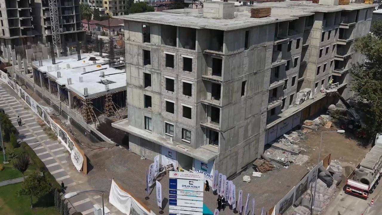 Osmaniyede rezerv alanda binalar yükseliyor