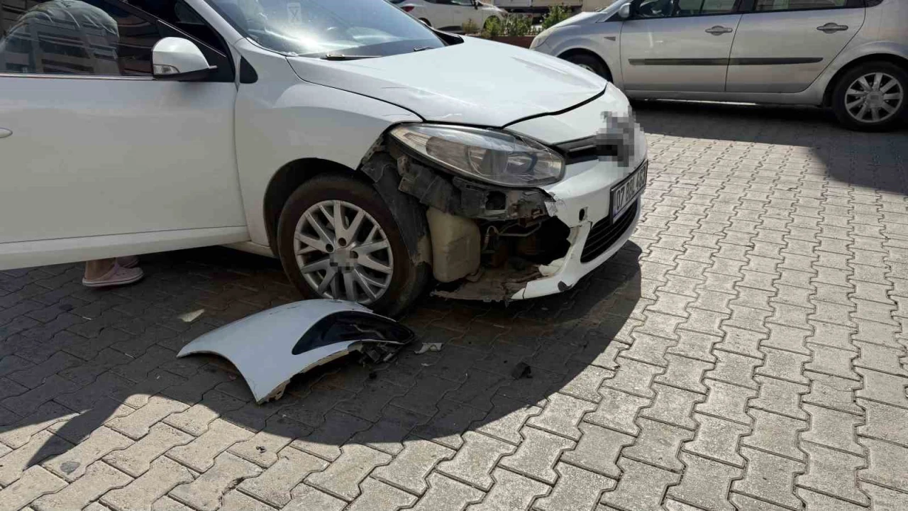 Otomobille motosiklet çarpıştı: 1 yaralı