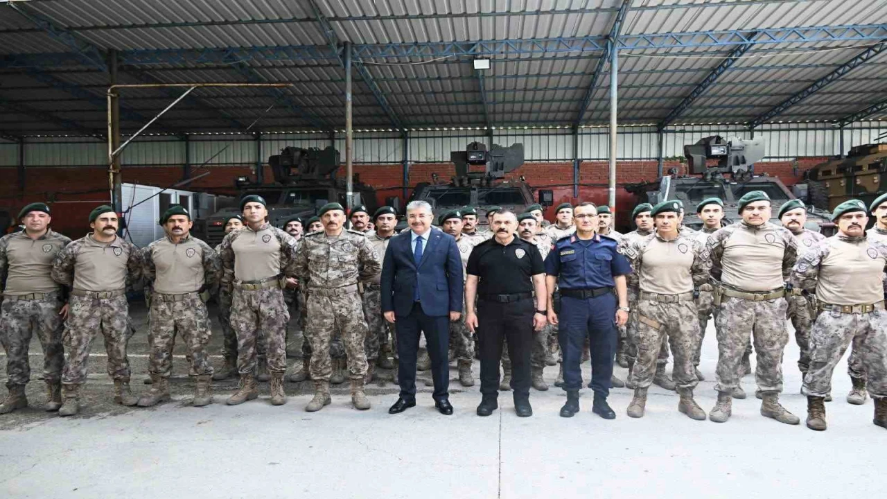 Özel Harekat polisleri dualarla Suriyeye uğurlandı