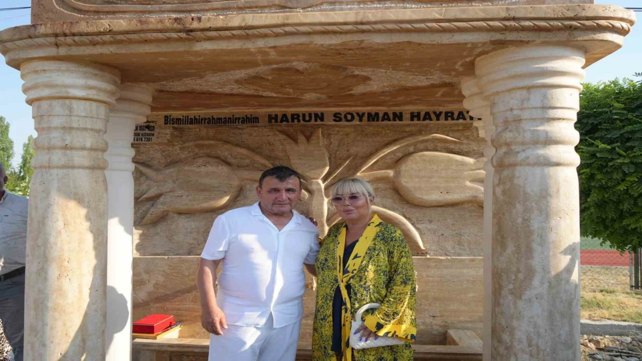 Safiye Soyman oğlunun adına yaptırdığı hayratı gözyaşı dökerek açtı: Dışım gülüyor ama içim yanıyor