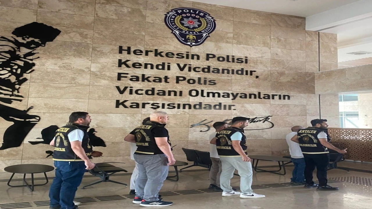 Tapuda sahte kimlikle satış girişimi: 4 kişi tutuklandı