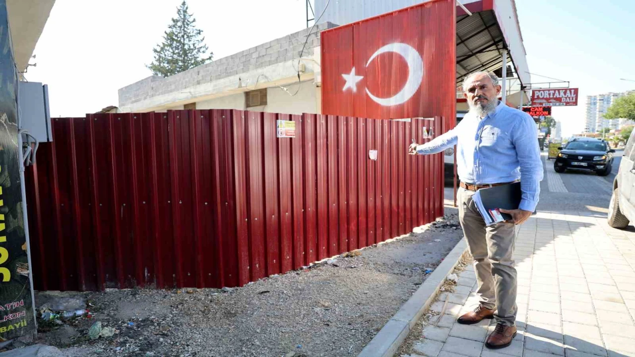 Tapulu arazim dedi, sokağın girişini kapattı