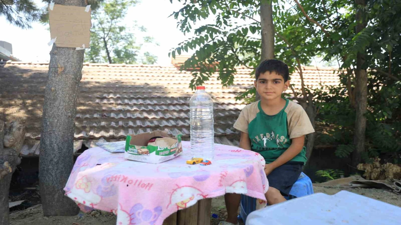 Hayalindeki Bisiklet İçin Su Satıyor