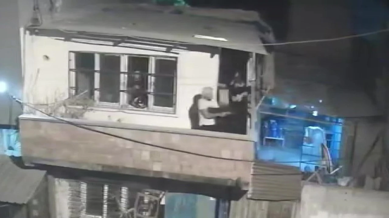 Adanada balkondan balkona silahlı çatışma: 4 gözaltı