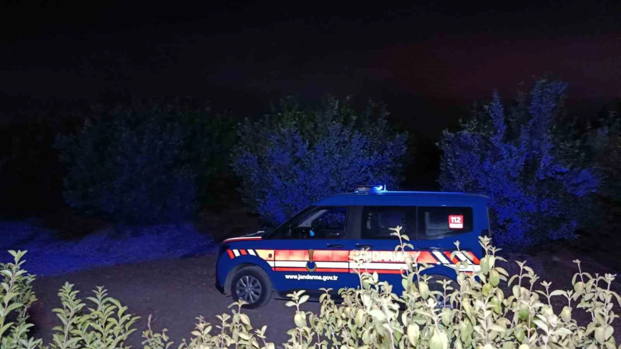 Adanada düşen eğitim uçağının enkazında ekipler inceleme yaptı