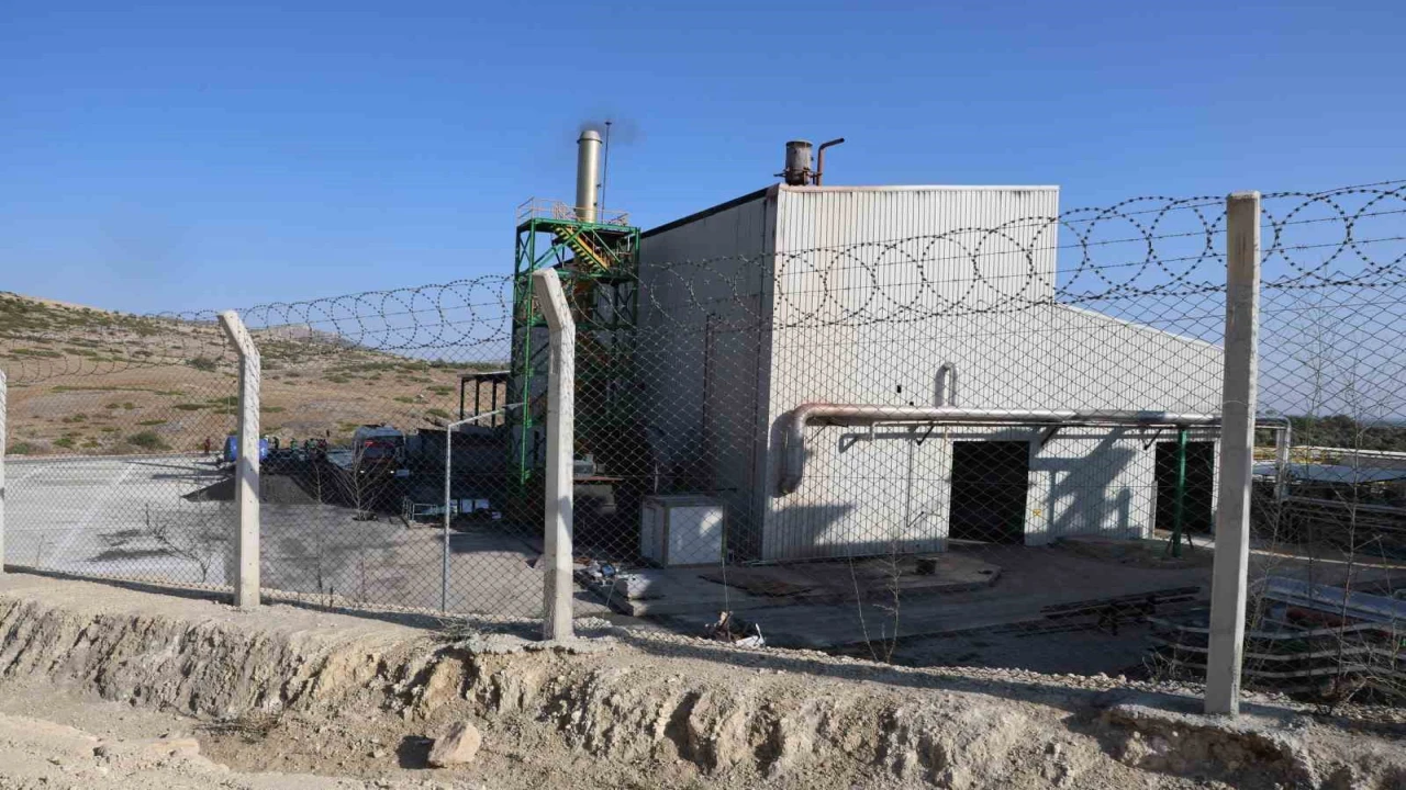 Adanada etil alkol üretim tesisinde yangın