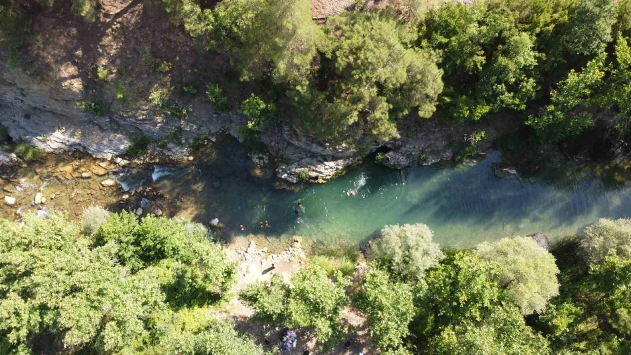 Adanada nem bunalttı, yaylacılar doğal kaynak sularında serinledi