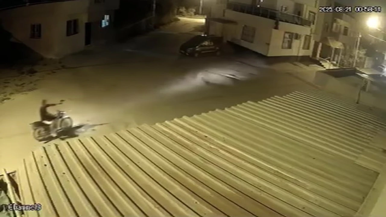 Adanada rasgele ateş açan şahsı mahalleli yakalayıp polise teslim etti