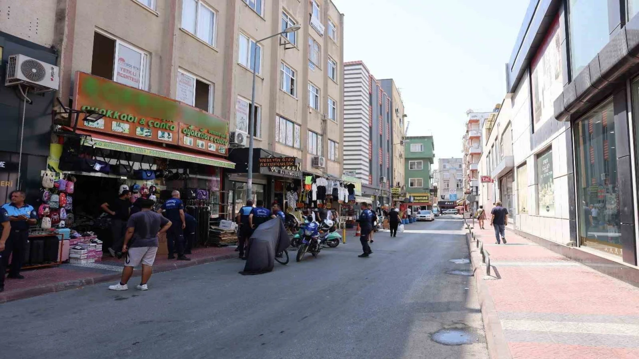 Akdeniz Belediyesinden kaldırım işgallerine sıkı denetim