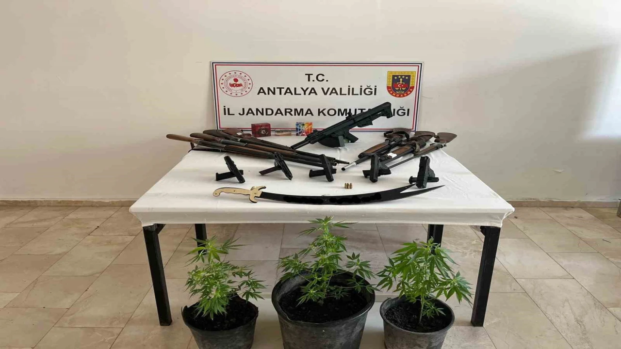 Antalyada silah kaçakçılarına operasyon: 5 gözaltı