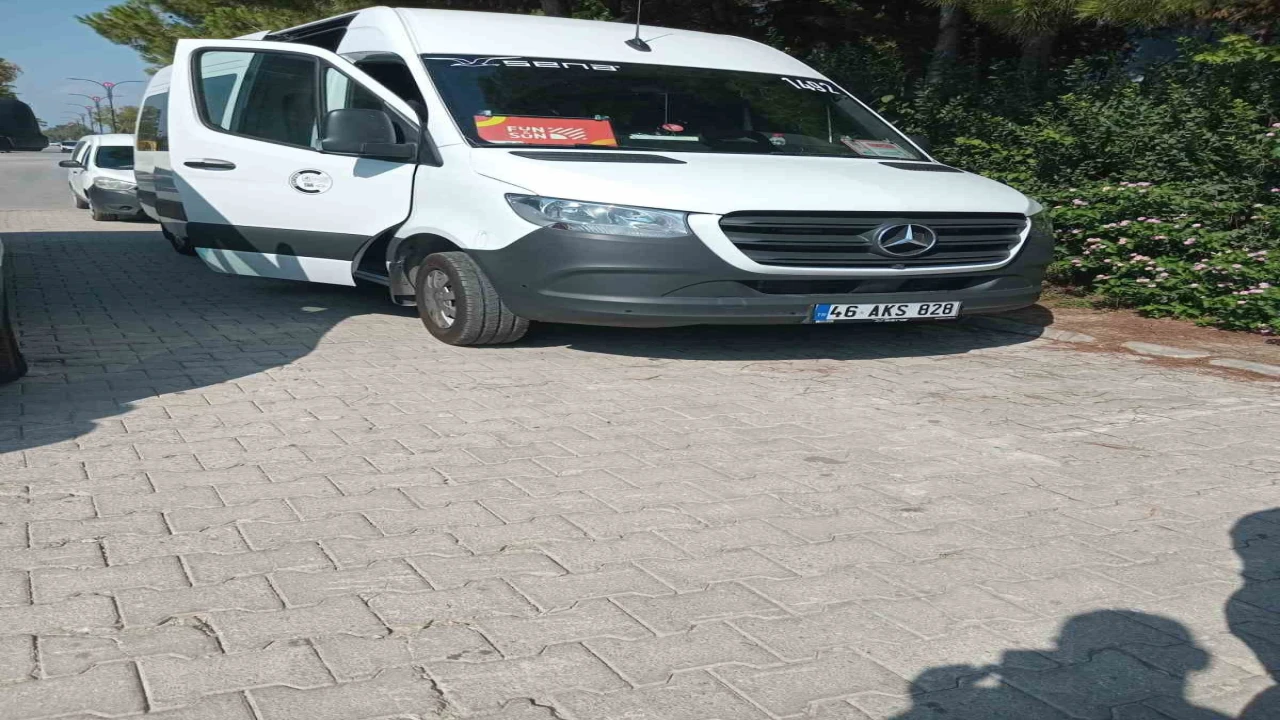 Antalyada tur minibüsü şoförü aracında ölü bulundu