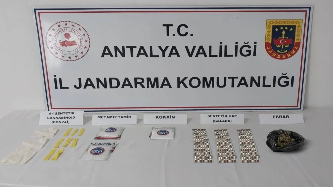 Antalyada uyuşturucu operasyonunda çok sayıda madde ele geçirildi