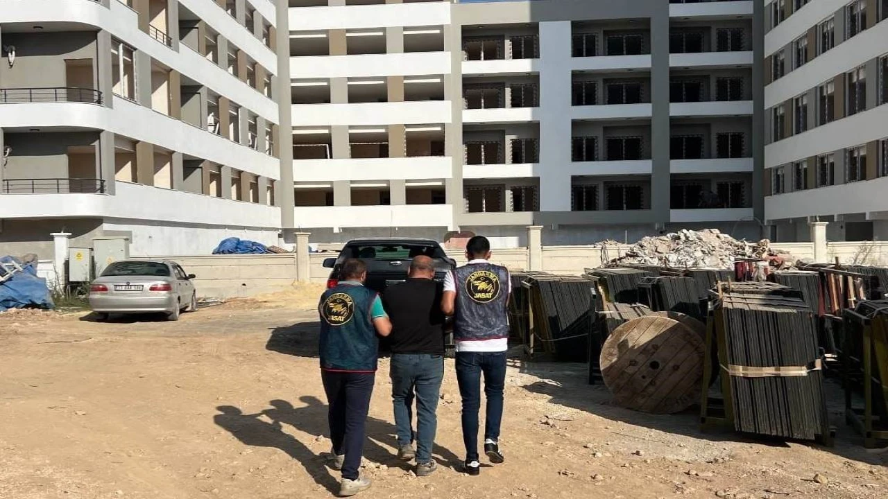 Aranan 2 şahıs Mersinde yakalandı