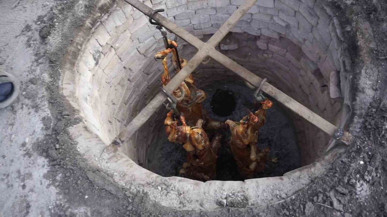 Babadan oğula aktarılan asırlık kuyu kebabı geleneği sürüyor