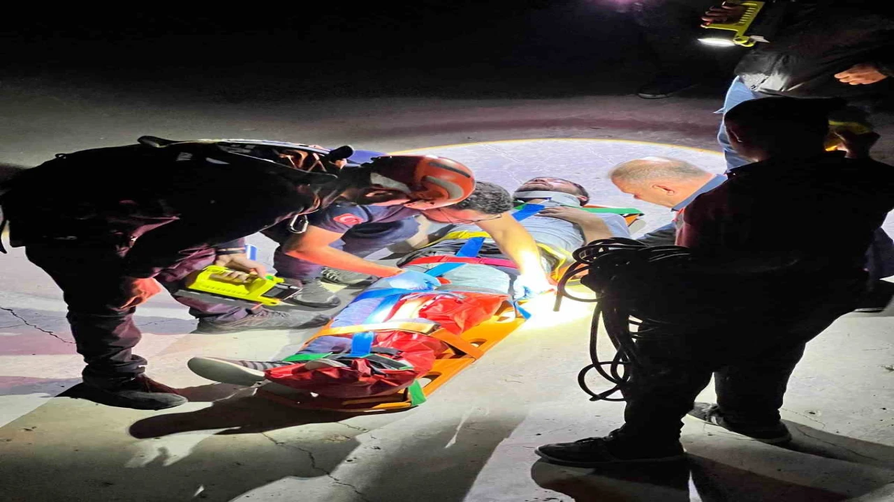 Baraj kenarında alkol alırken 4 metre yükseklikten düştü, ayağı kırılınca AFAD kurtardı