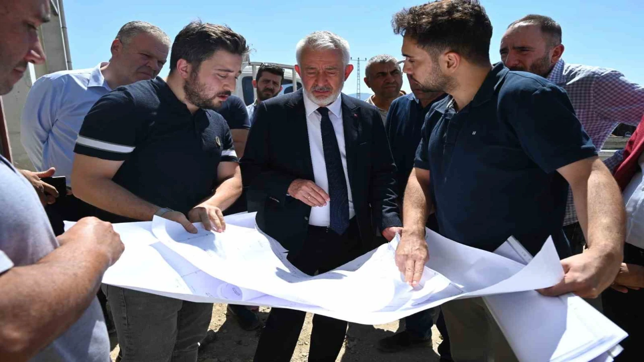 Başkan Başdeğirmen, Gül 2 Sanayi Sitesindeki örnek dükkanları inceledi