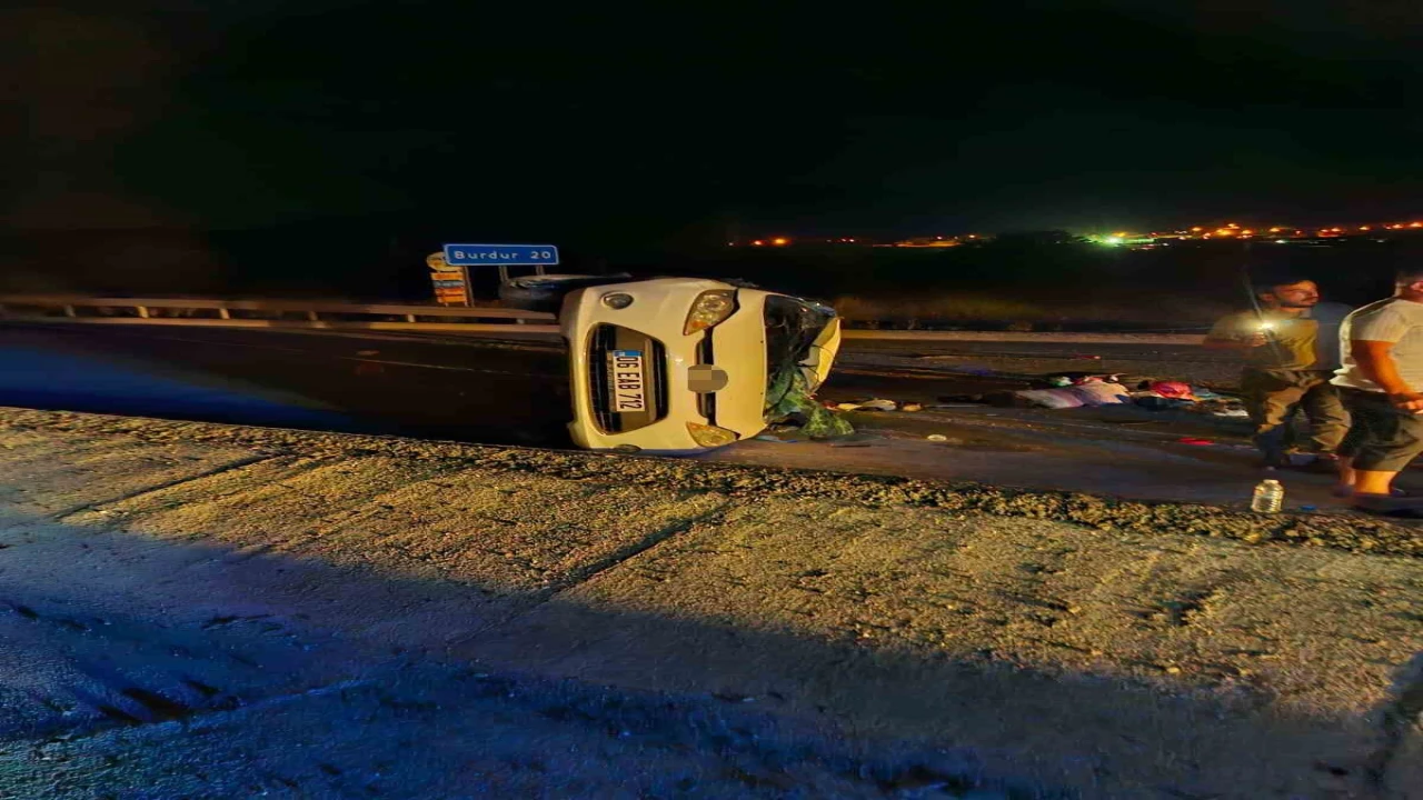 Burdurda otomobil devrildi: 3 yaralı